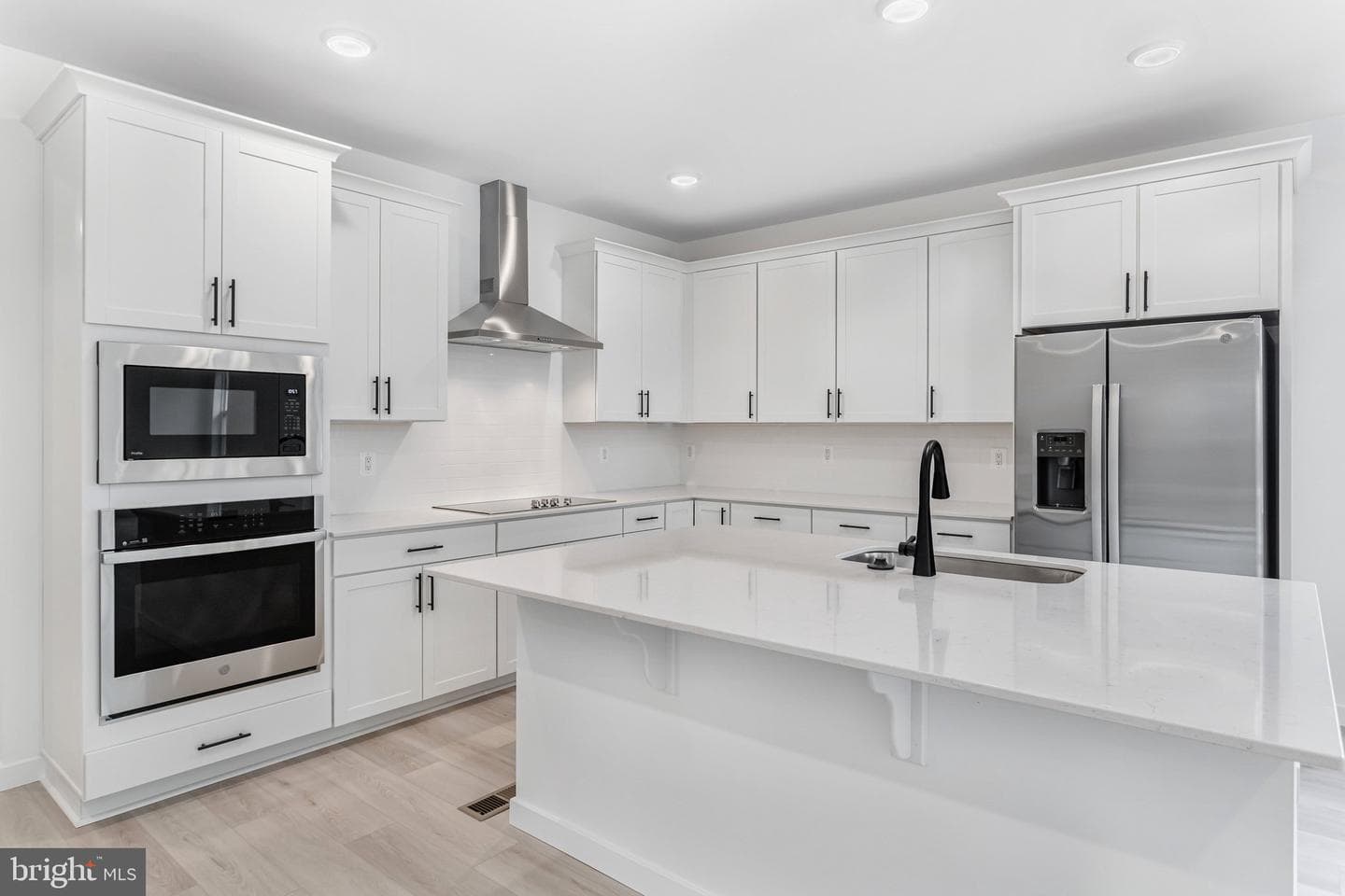 2079 Springvale Drive photo 11