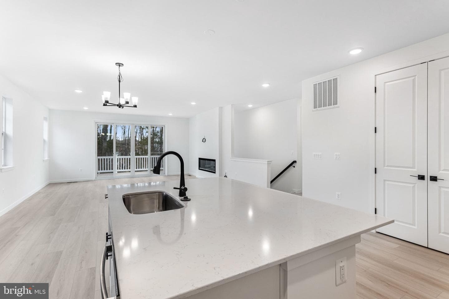 2079 Springvale Drive photo 13