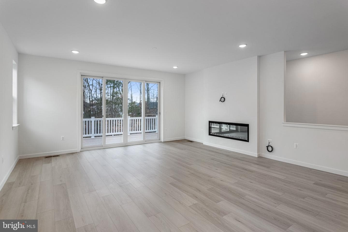 2079 Springvale Drive photo 17