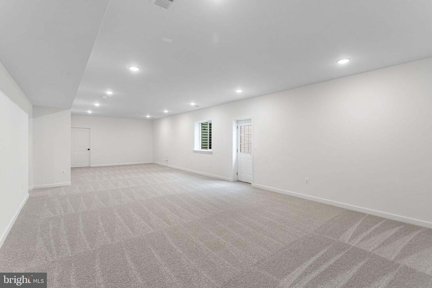 2079 Springvale Drive photo 24