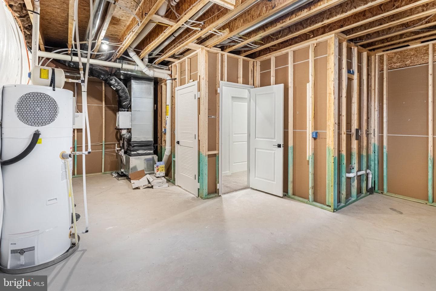 2079 Springvale Drive photo 33