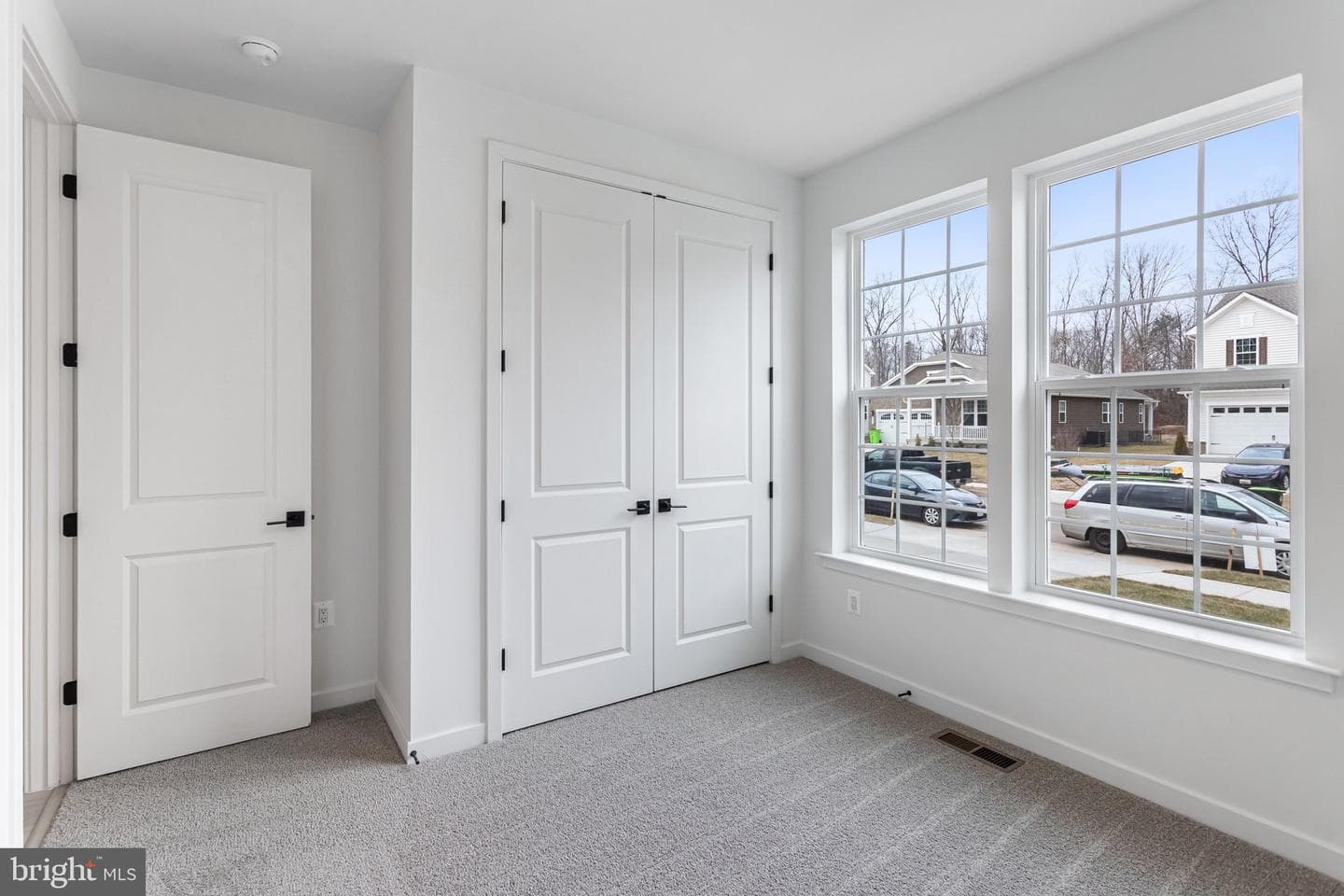 2079 Springvale Drive photo 6