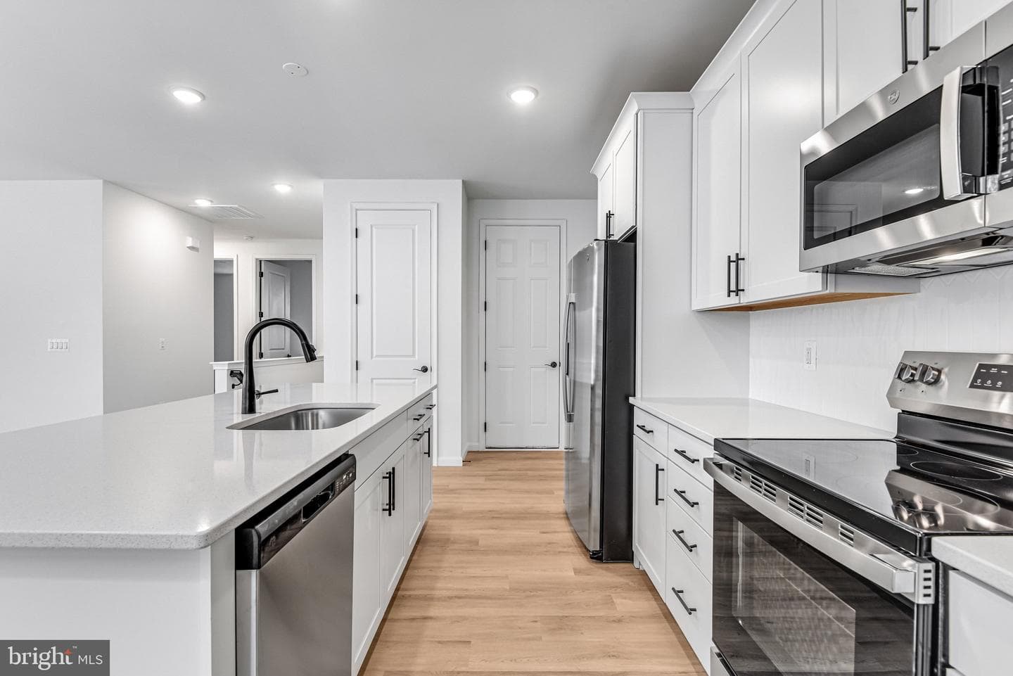 1079 Winter Place photo 13
