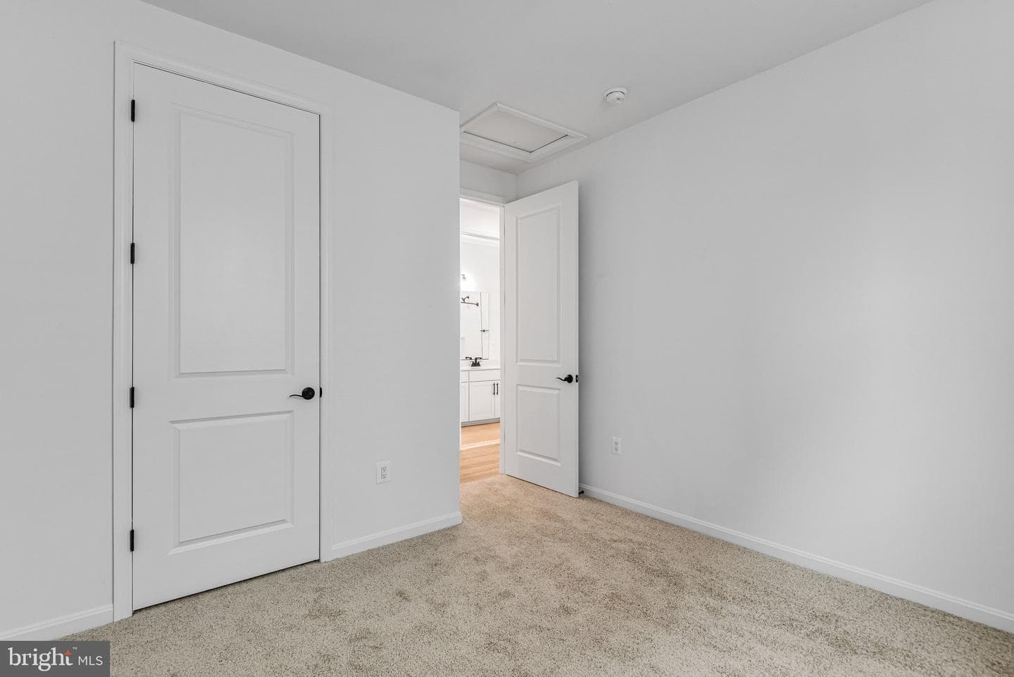 1079 Winter Place photo 17