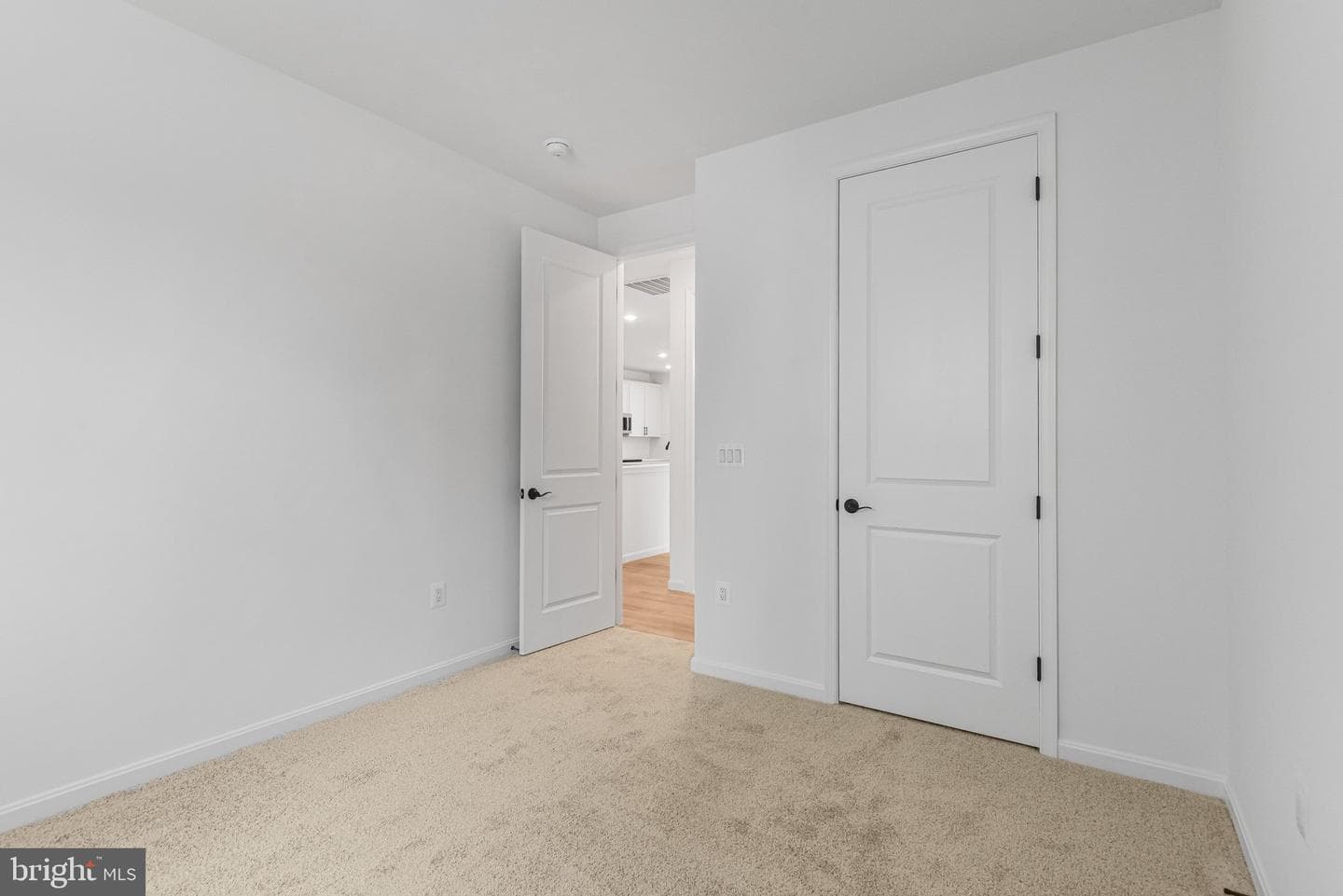 1079 Winter Place photo 19