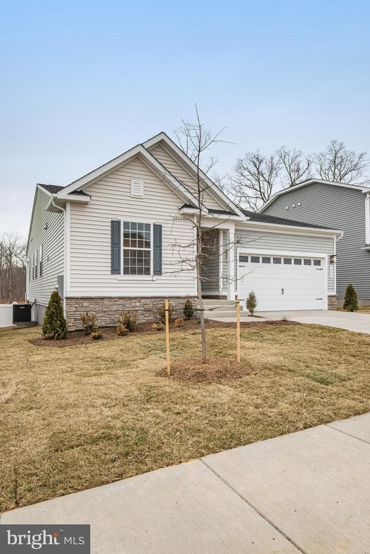 1079 Winter Place photo 3