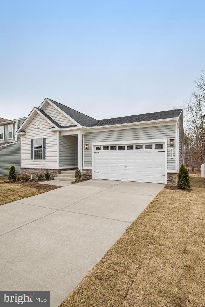 1079 Winter Place photo 5