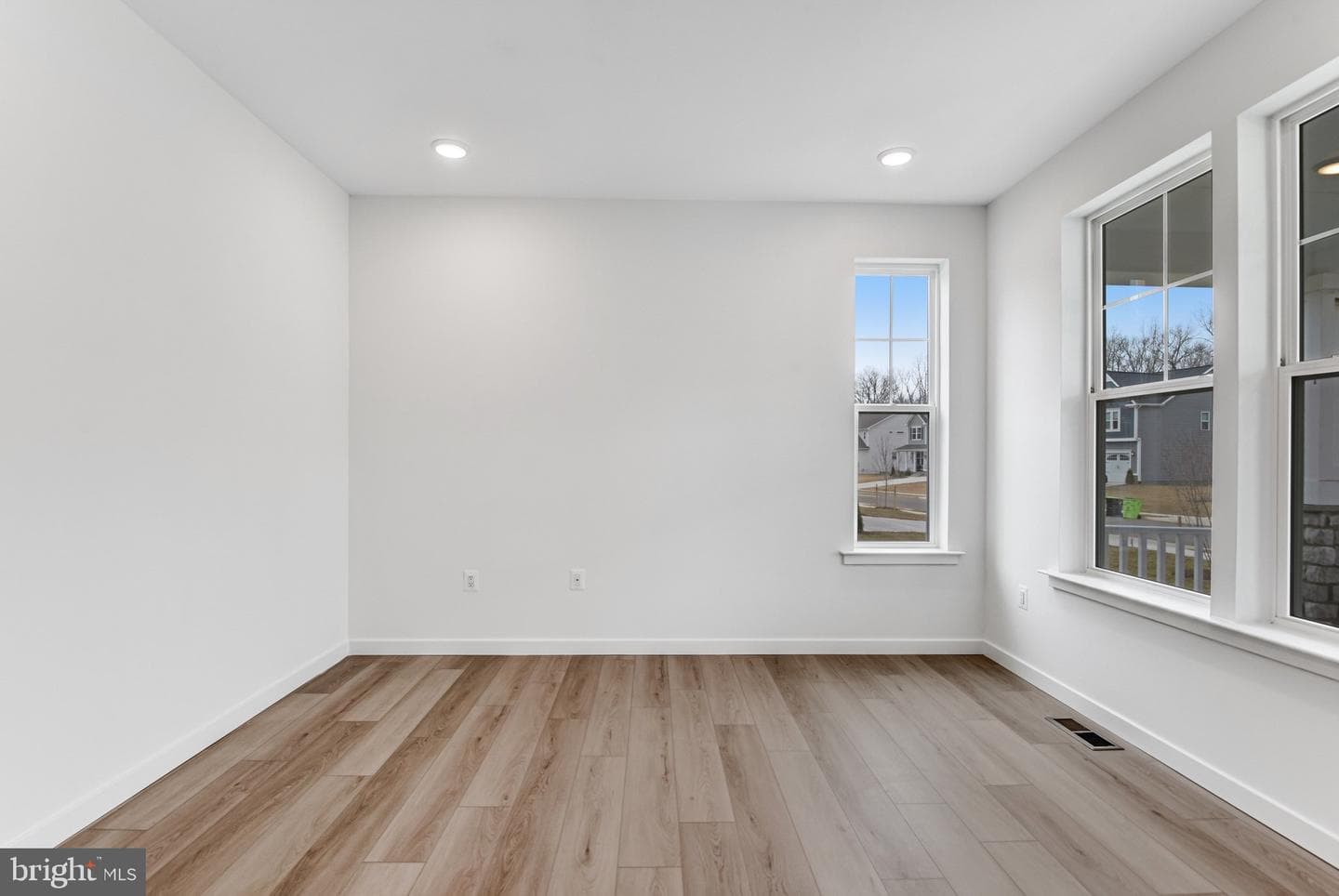 2063 Springvale Drive photo 10