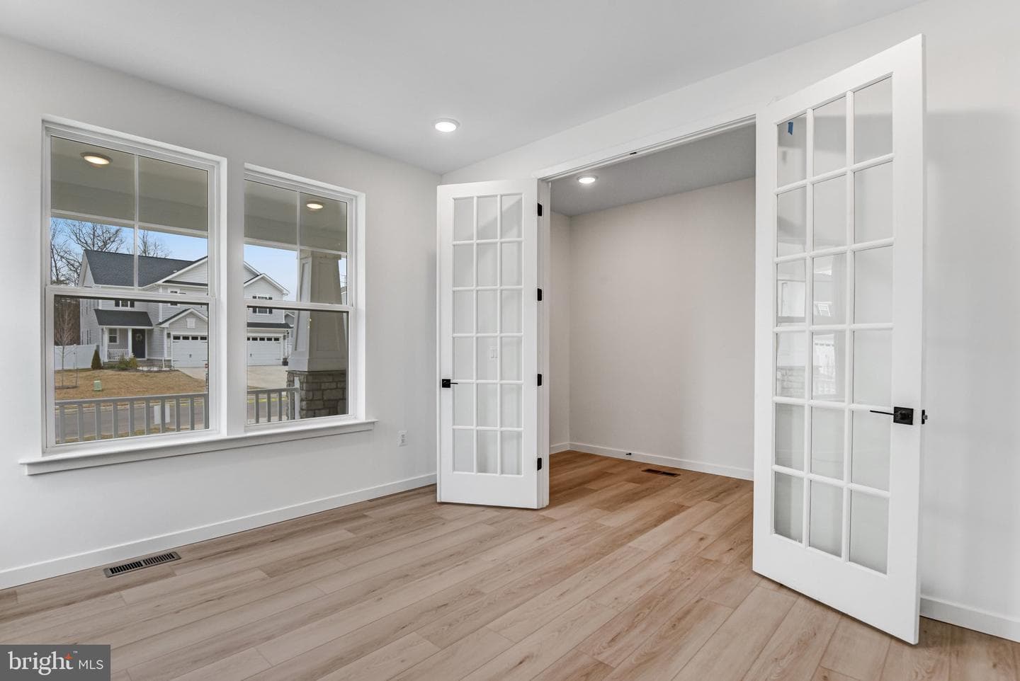 2063 Springvale Drive photo 11