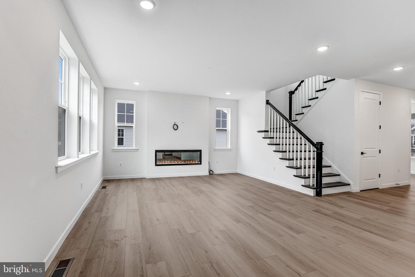 2063 Springvale Drive photo 14