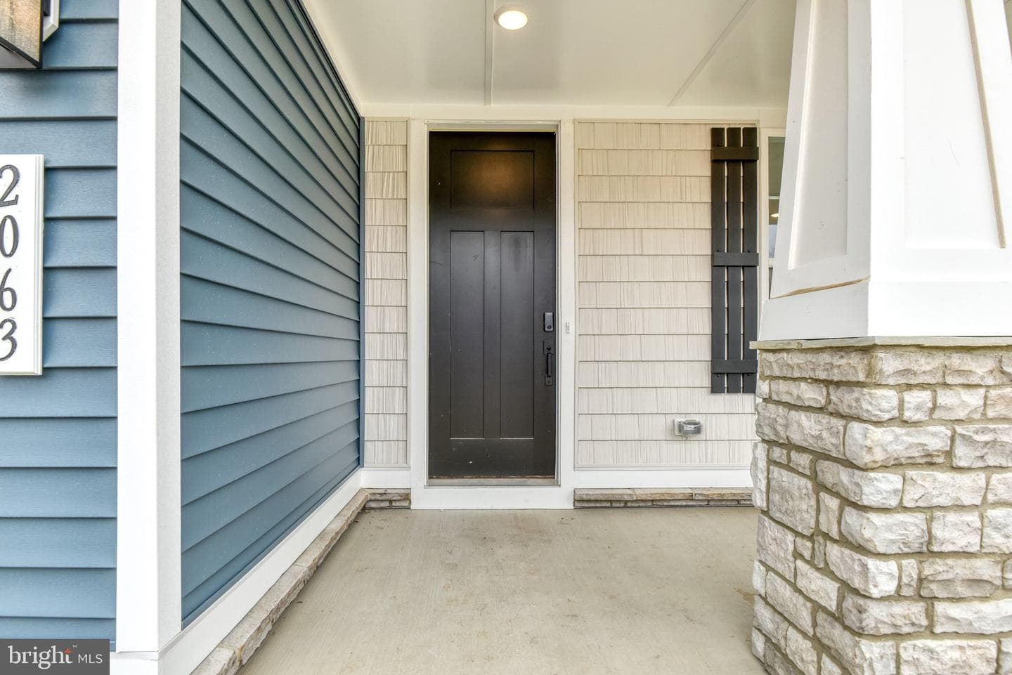 2063 Springvale Drive photo 3