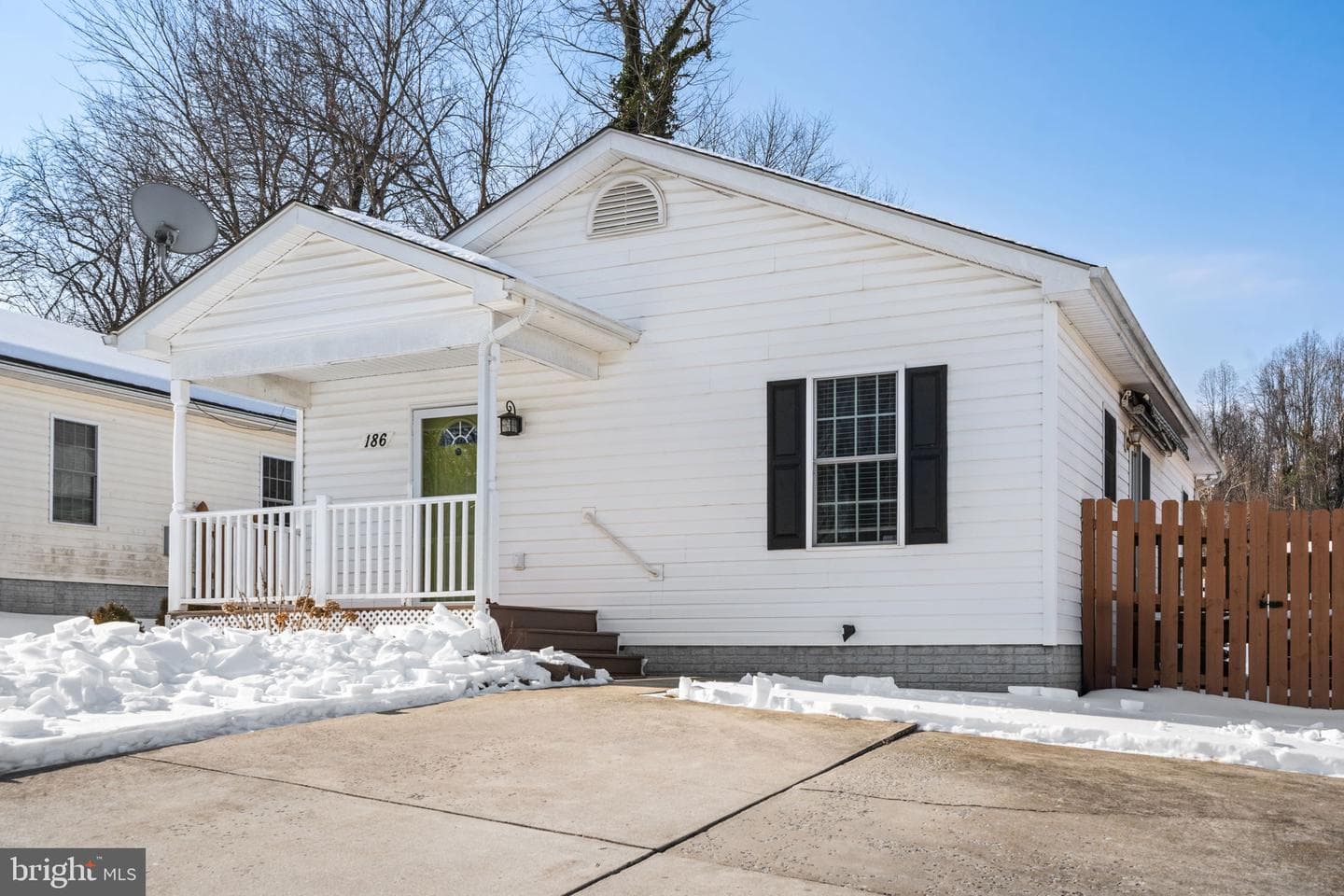 186 Sterling Court photo 4