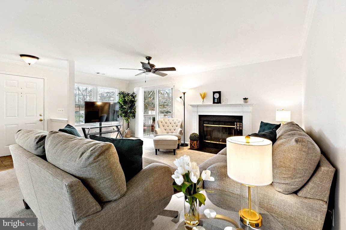 219 Fernwood Place photo 2