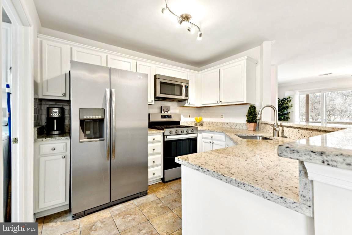 219 Fernwood Place photo 3