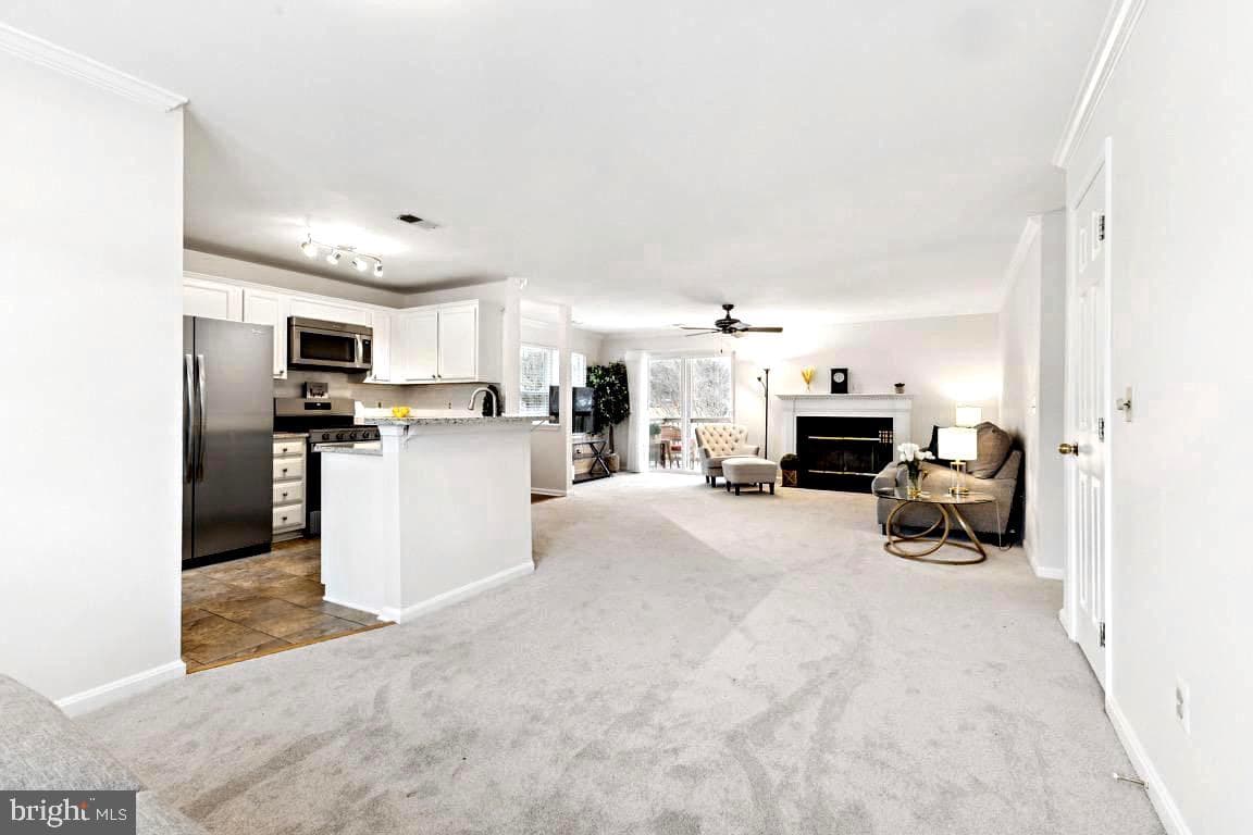219 Fernwood Place photo 5