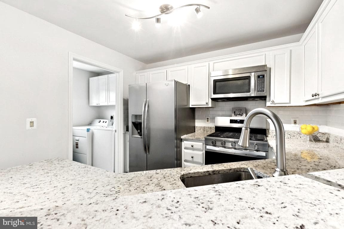 219 Fernwood Place photo 9