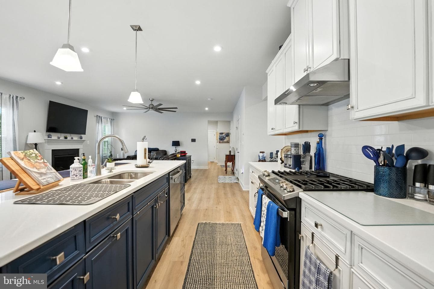 6589 Bob White Drive photo 5