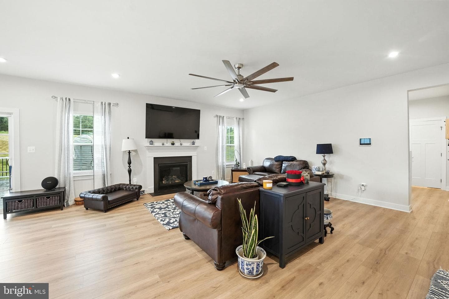 6589 Bob White Drive photo 8