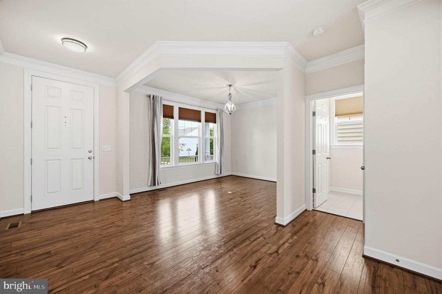 6299 Margaret Way photo 4