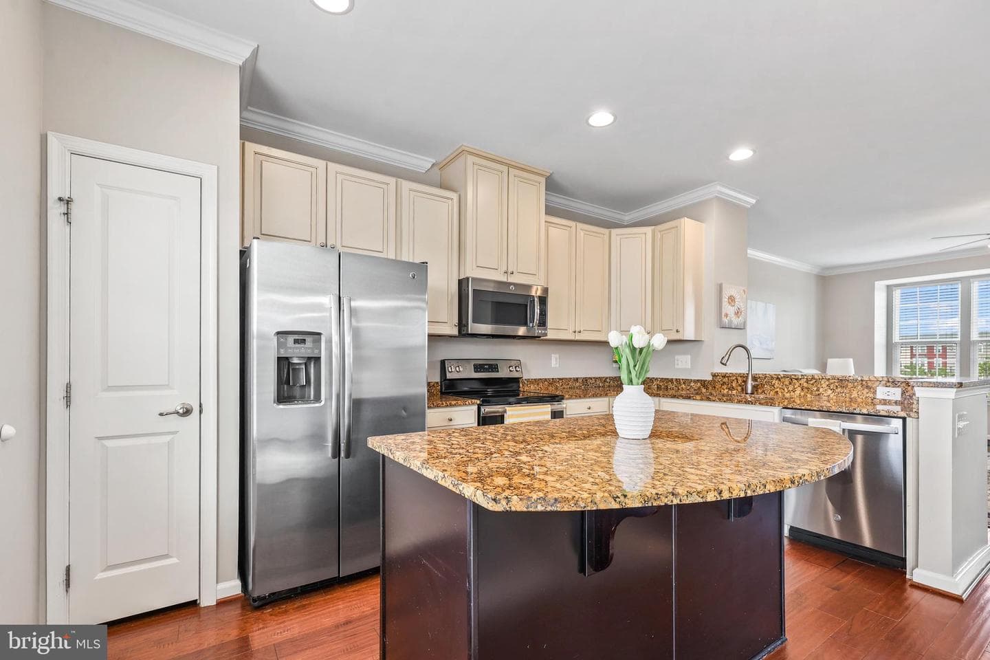 5521 Hale Street photo 9
