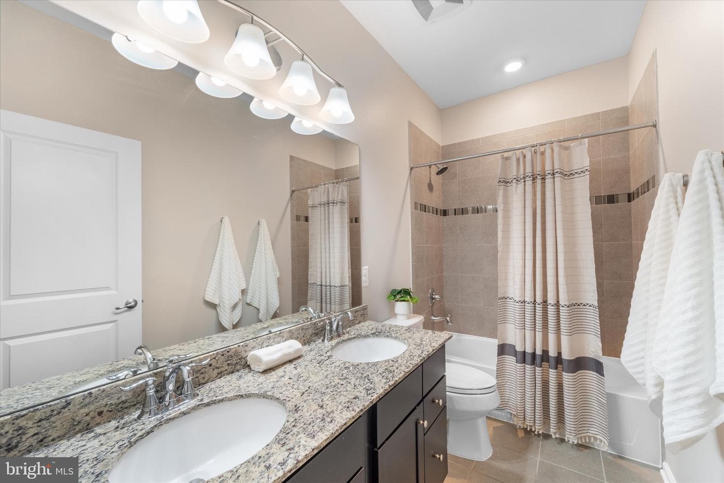 2979 Revere Street photo 35