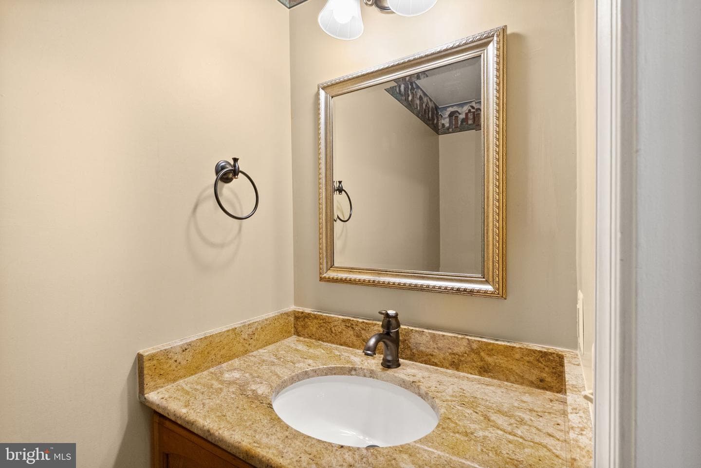 711 Acorn Court photo 35