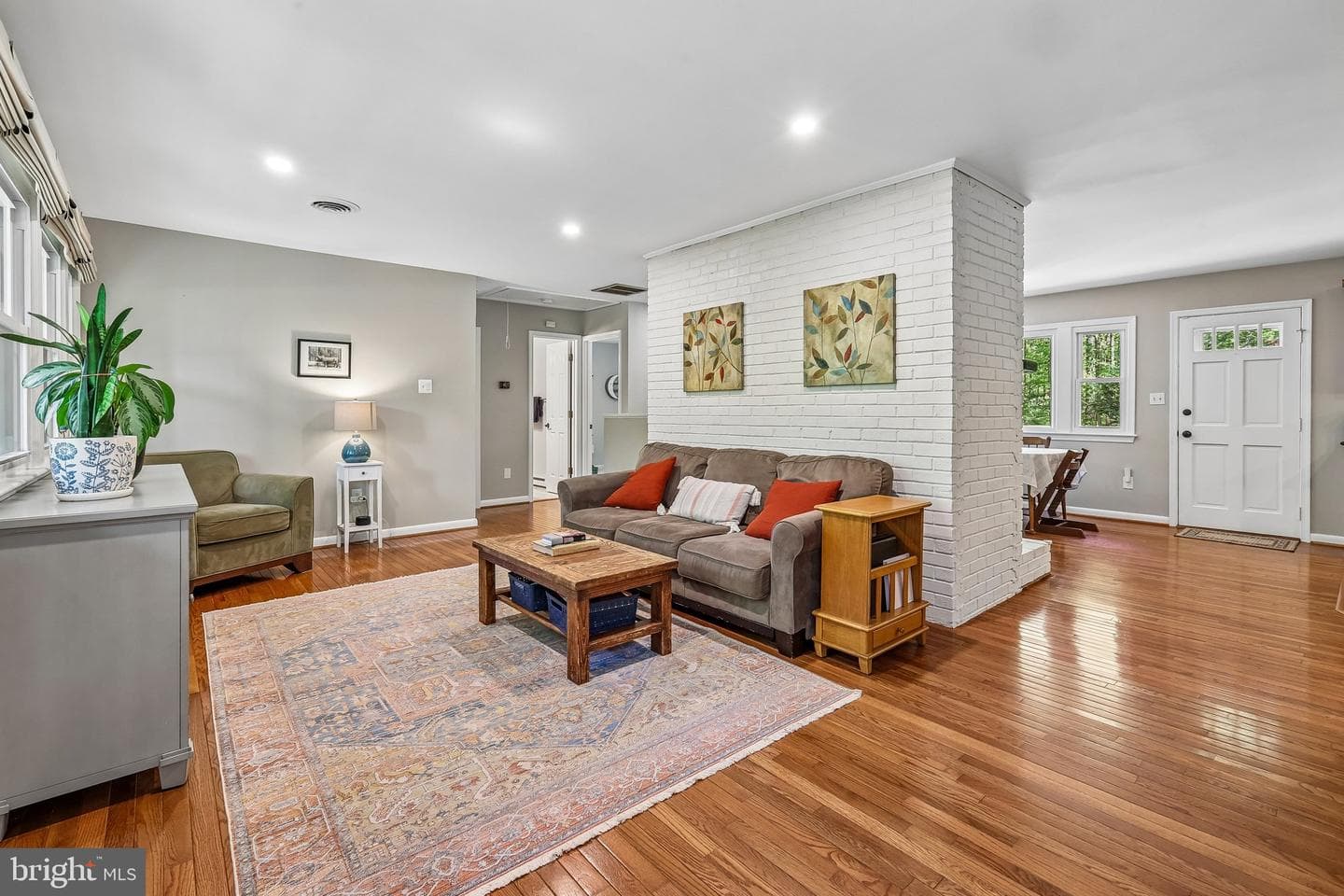 7302 Stuart Circle photo 4