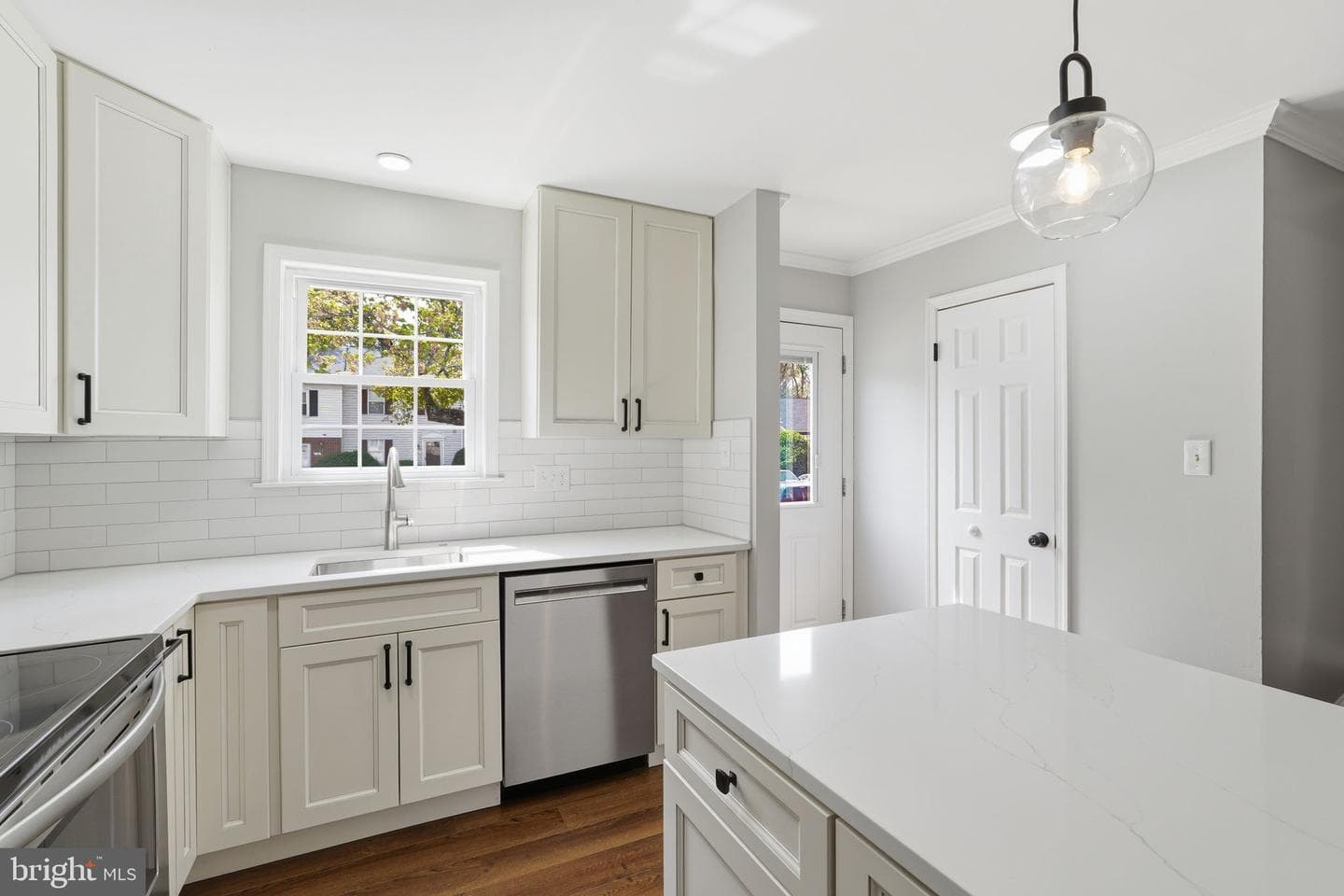 189 Fairfield Drive photo 3