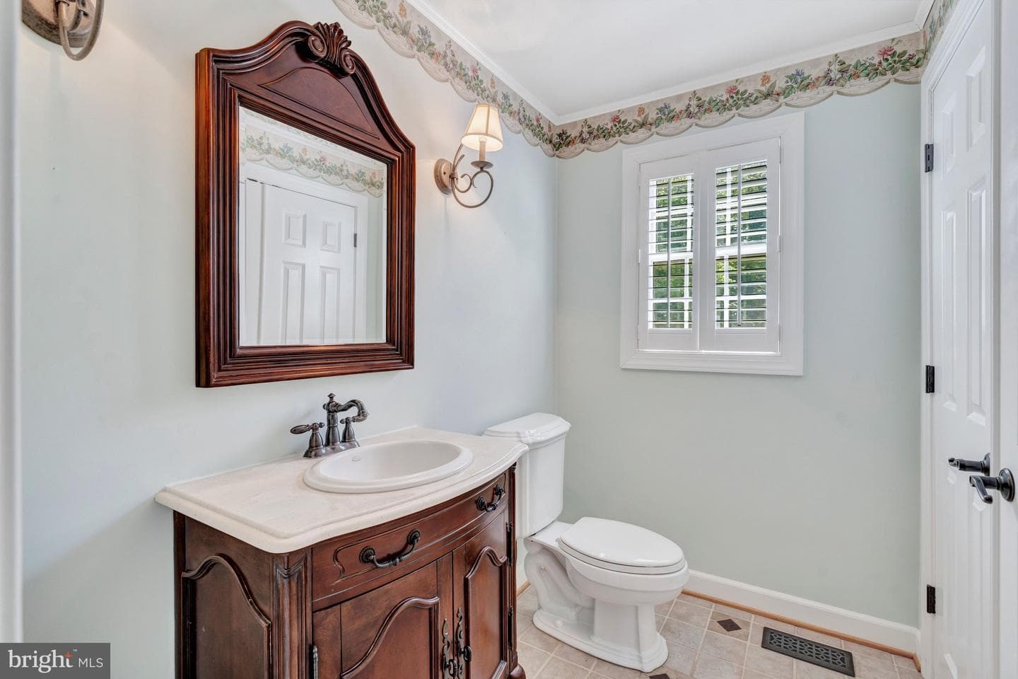 2429 Cromwell Road photo 37