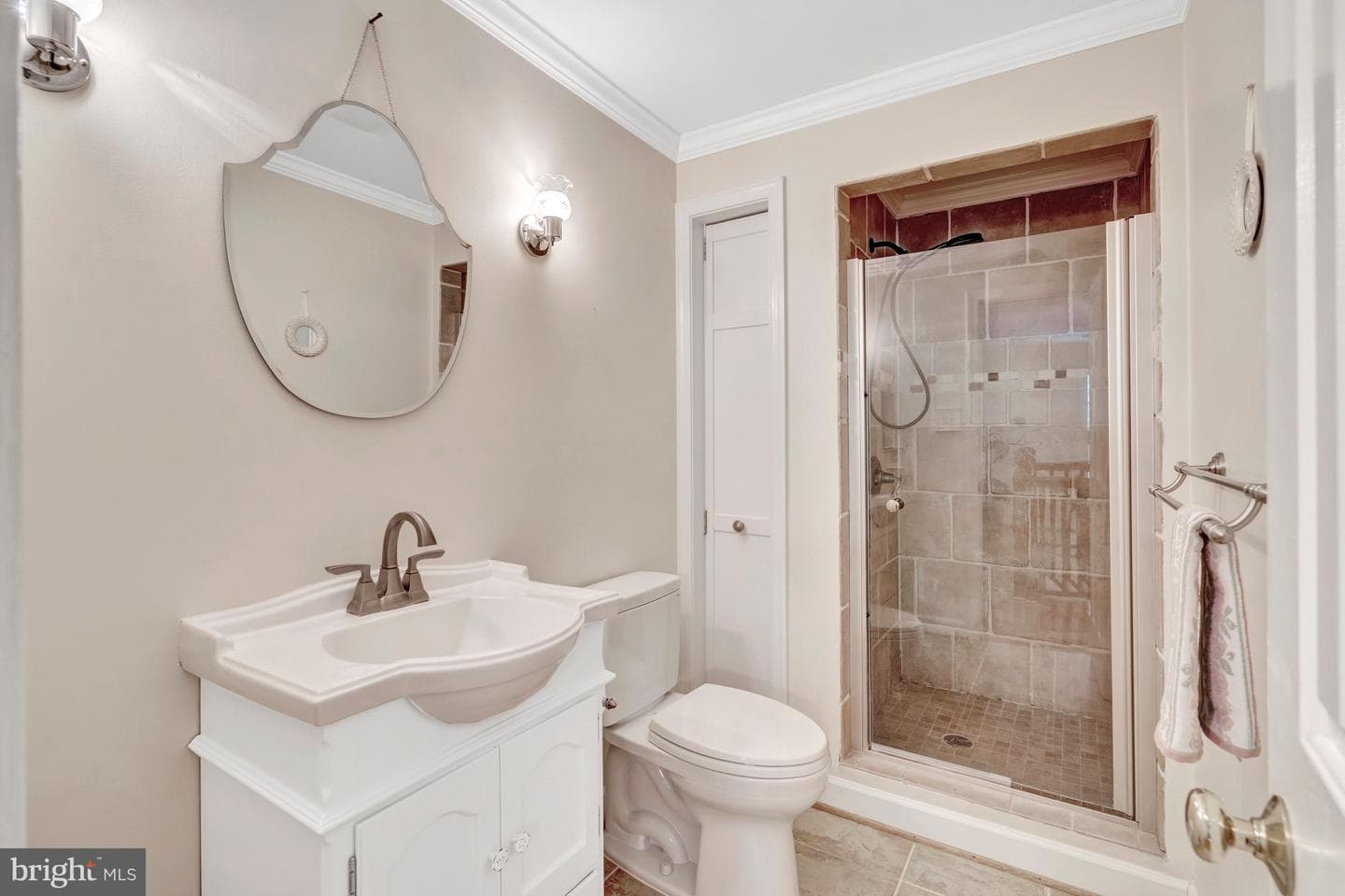 2429 Cromwell Road photo 49