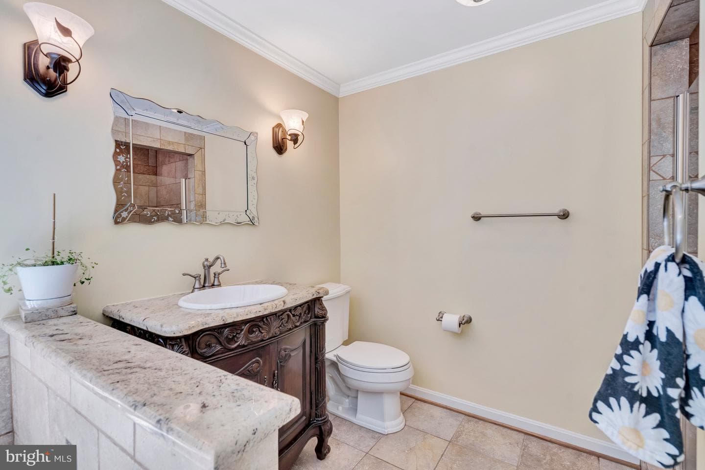 2429 Cromwell Road photo 59