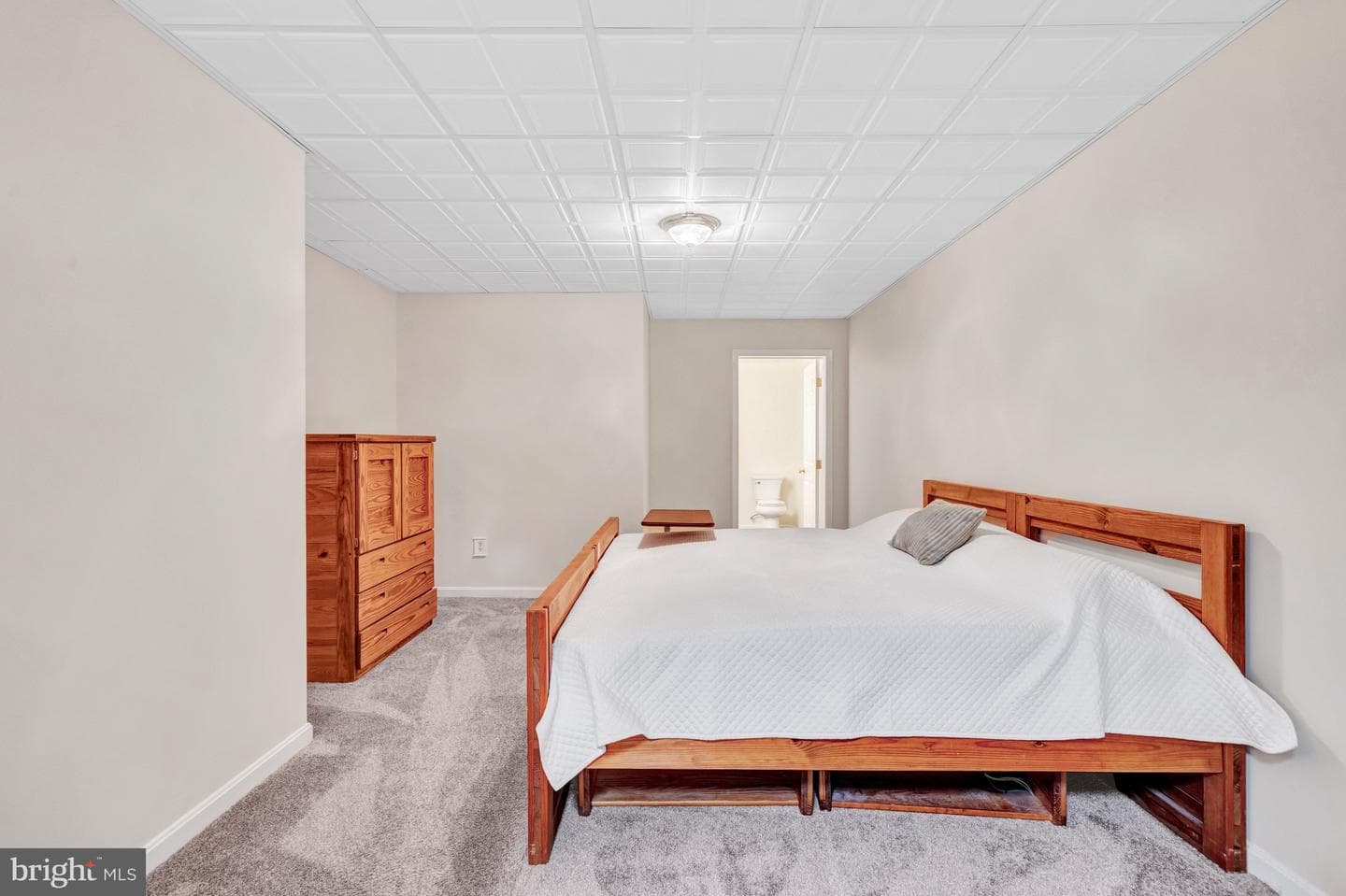 2429 Cromwell Road photo 64