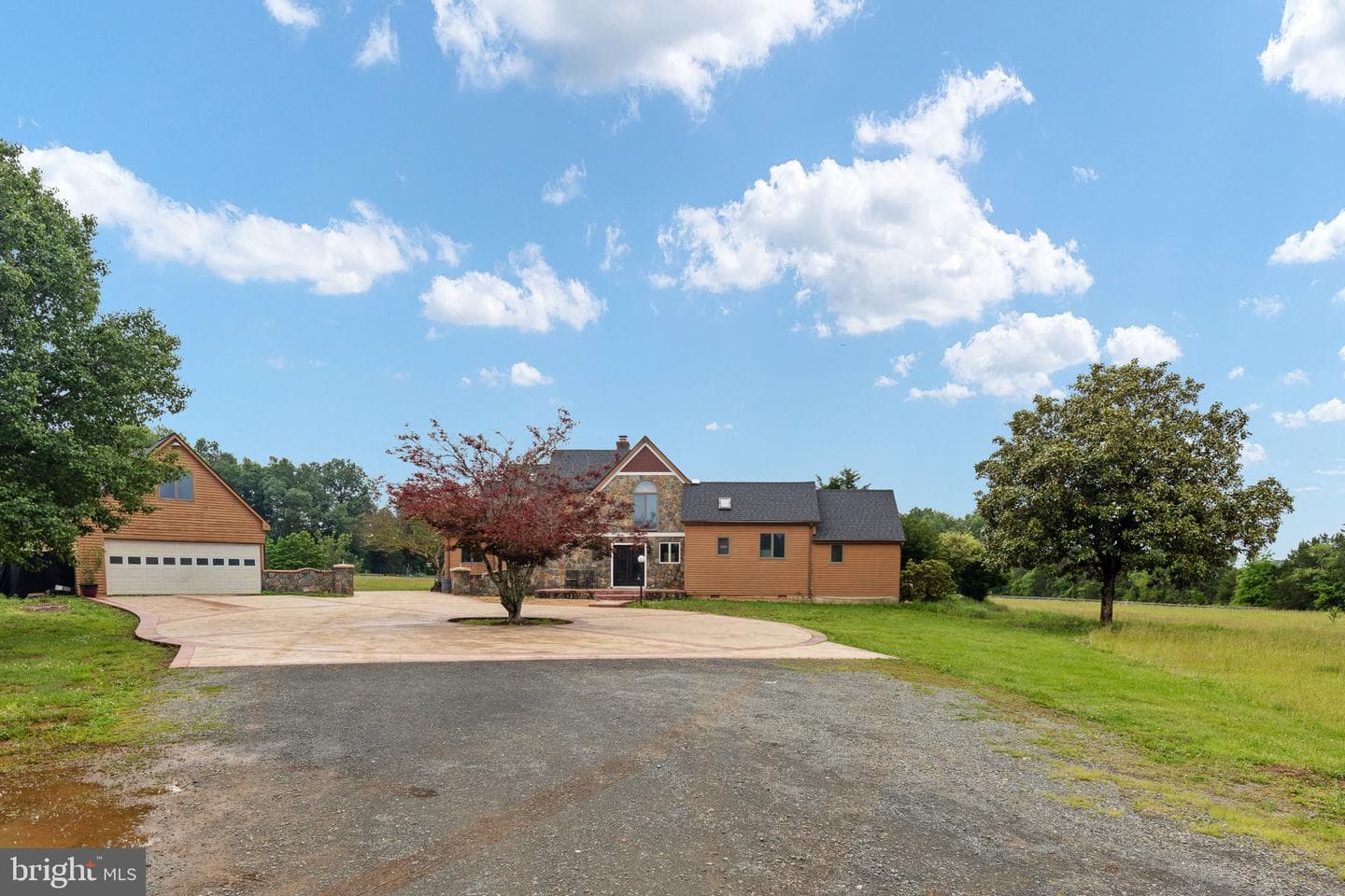 6119 Beach Road, Midland