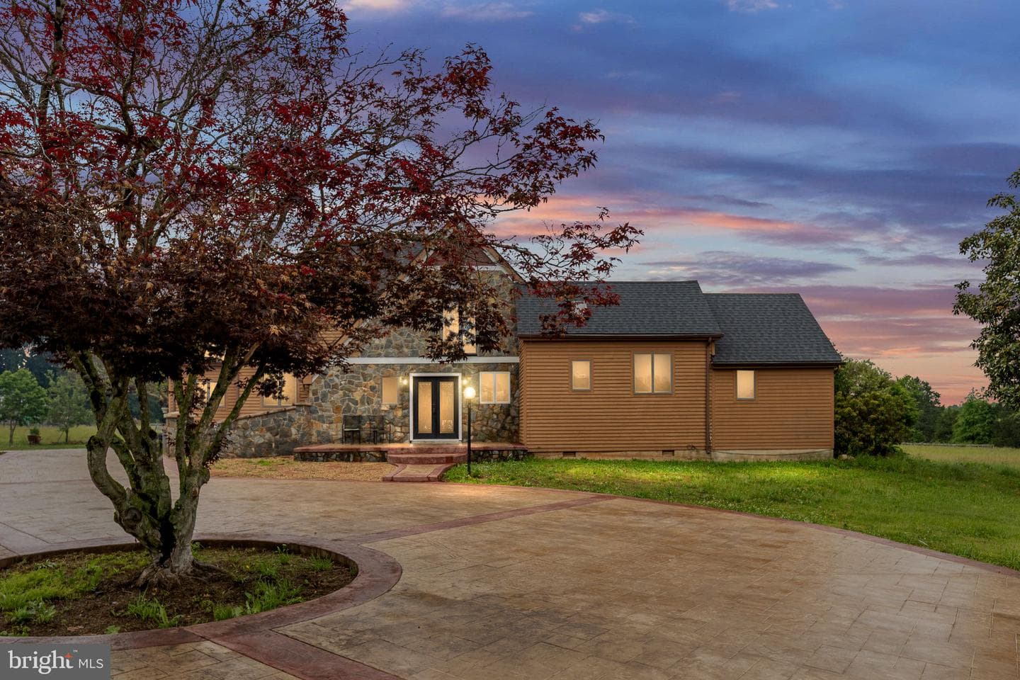 6119 Beach Road, Midland