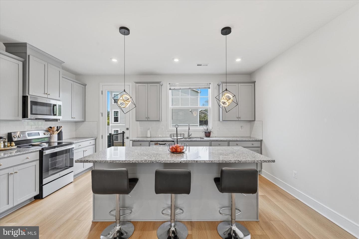4256 Frost Street photo 11