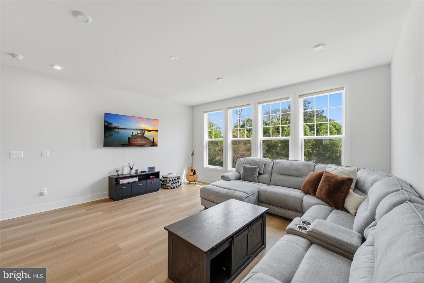 4256 Frost Street photo 15