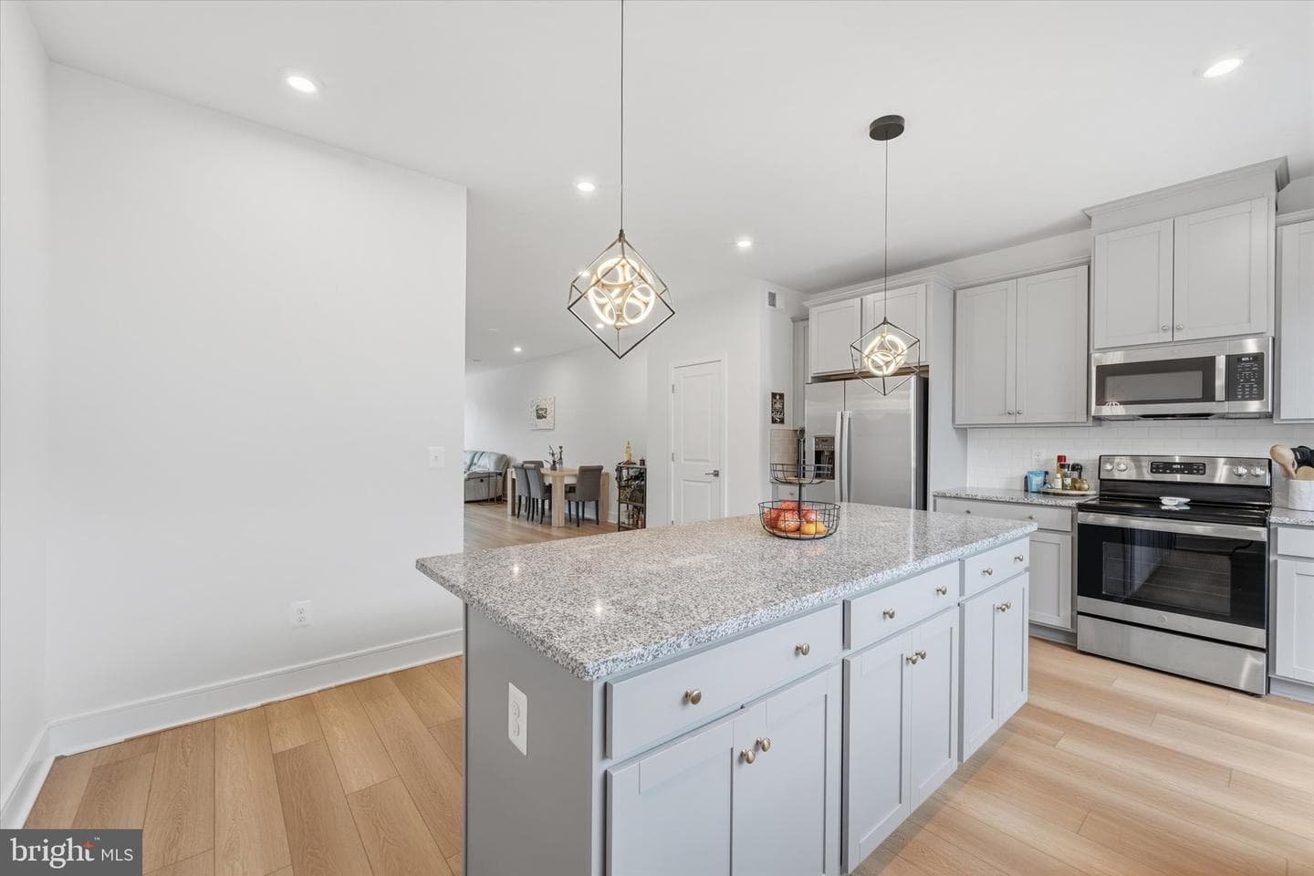 4256 Frost Street photo 9
