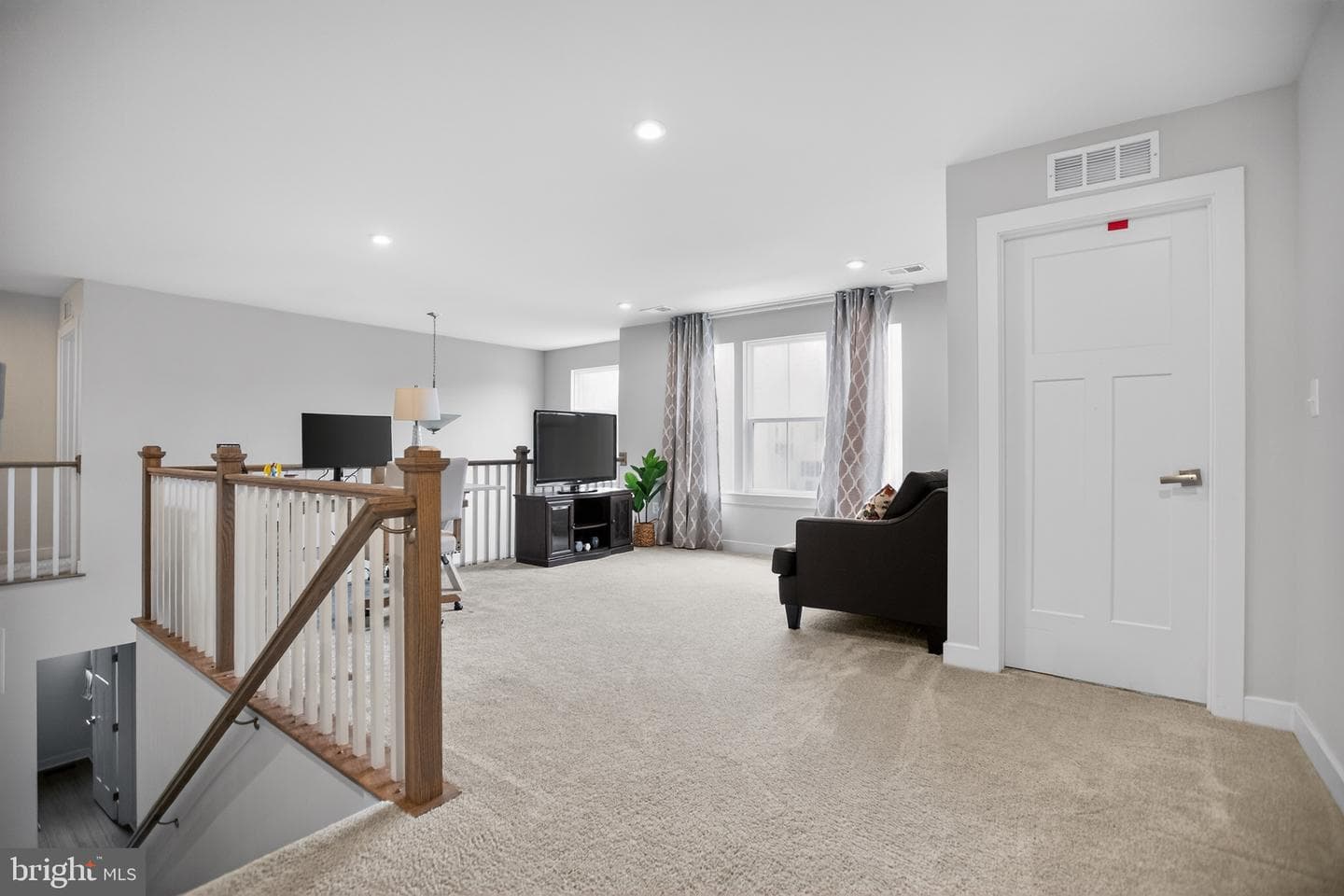 7979 International Drive photo 24