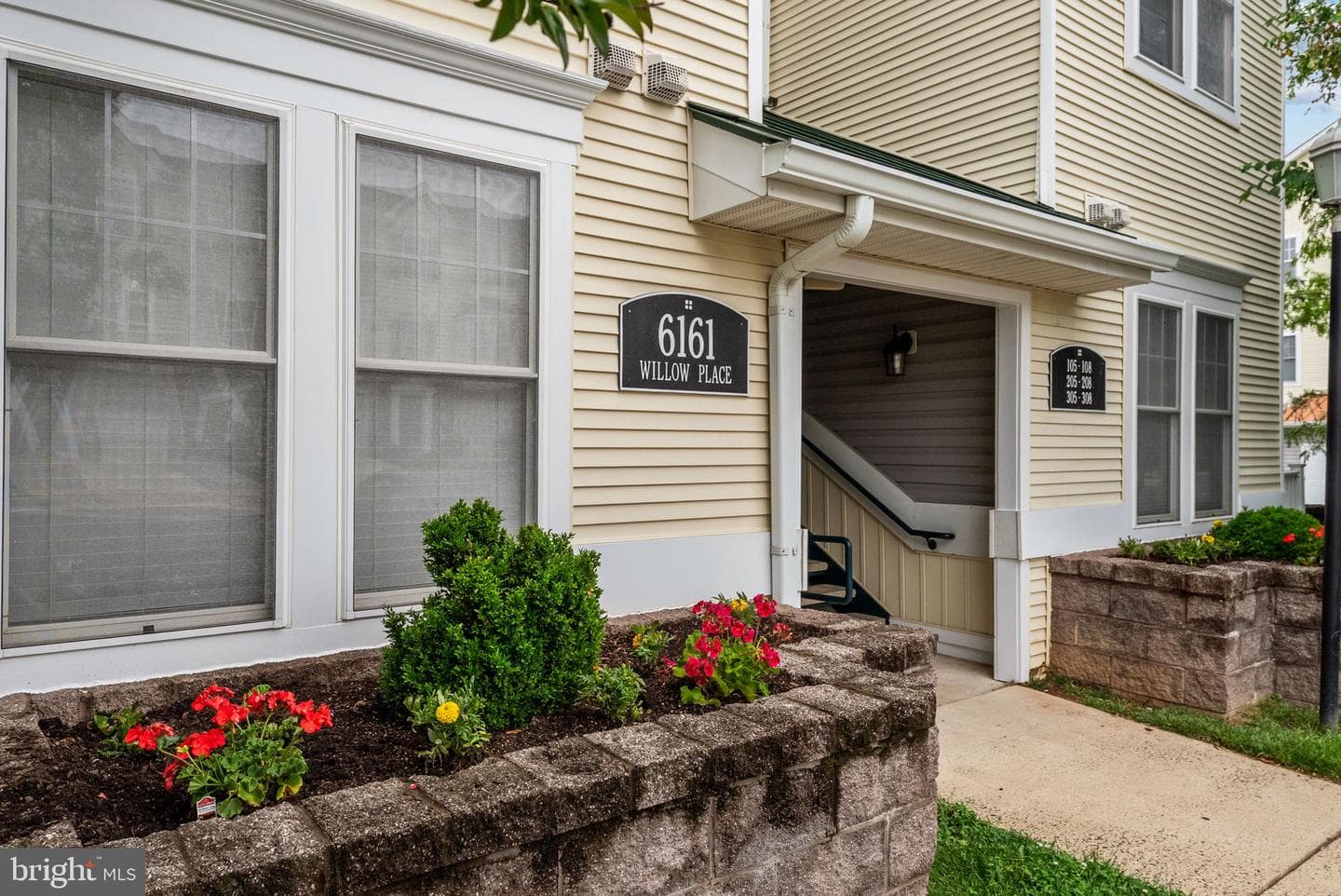 6161 Willow Pl # 208 photo 2