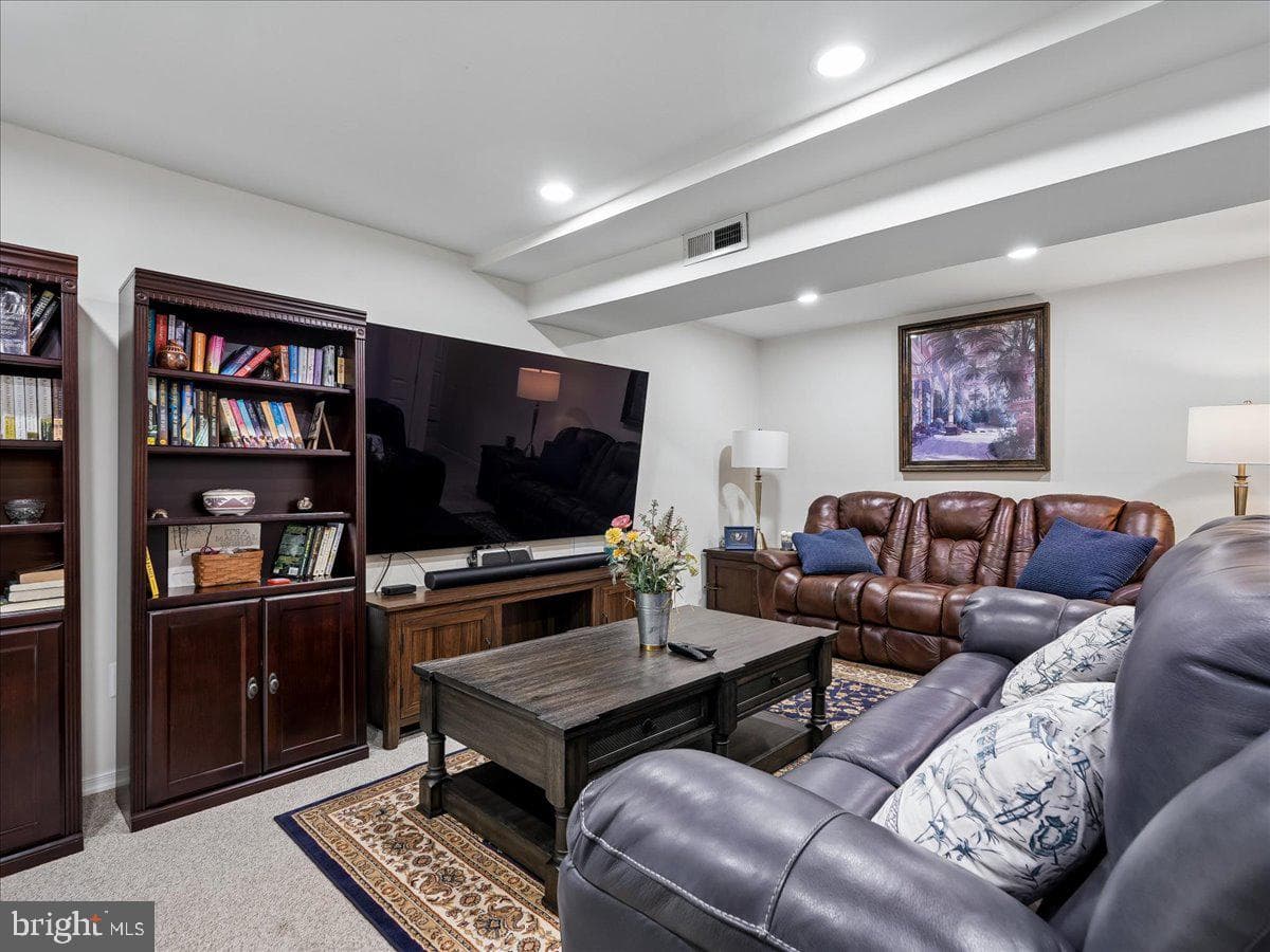 530 Estate Avenue photo 46