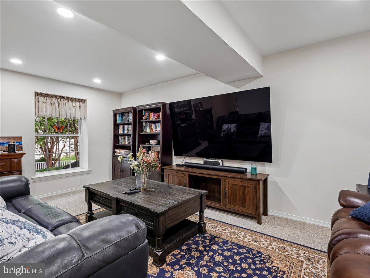 530 Estate Avenue photo 48