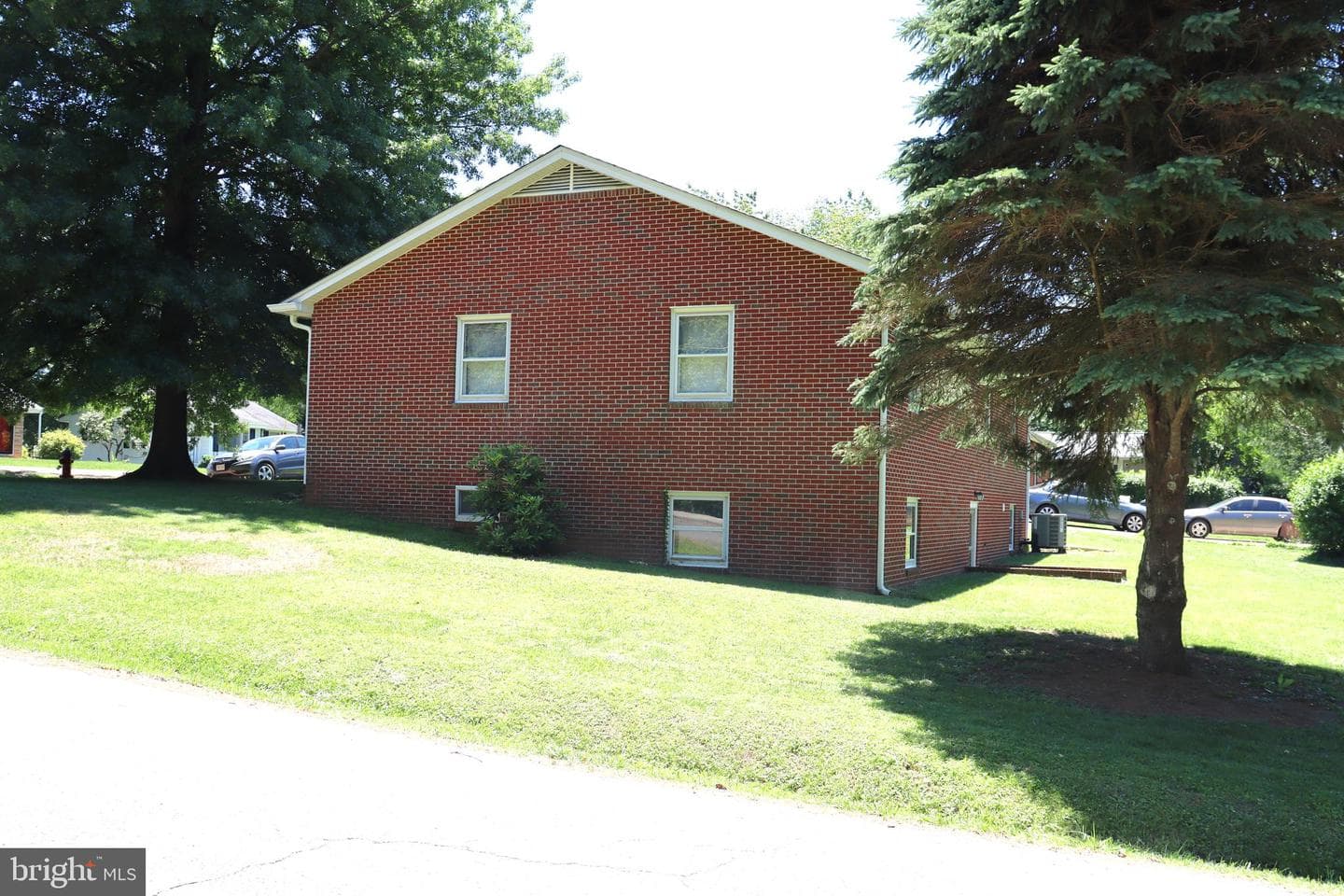166 Elm Street photo 32