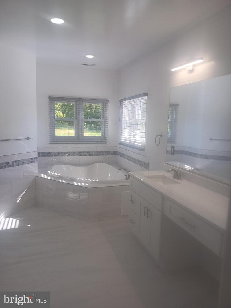 5201 Carolyns Way photo 18