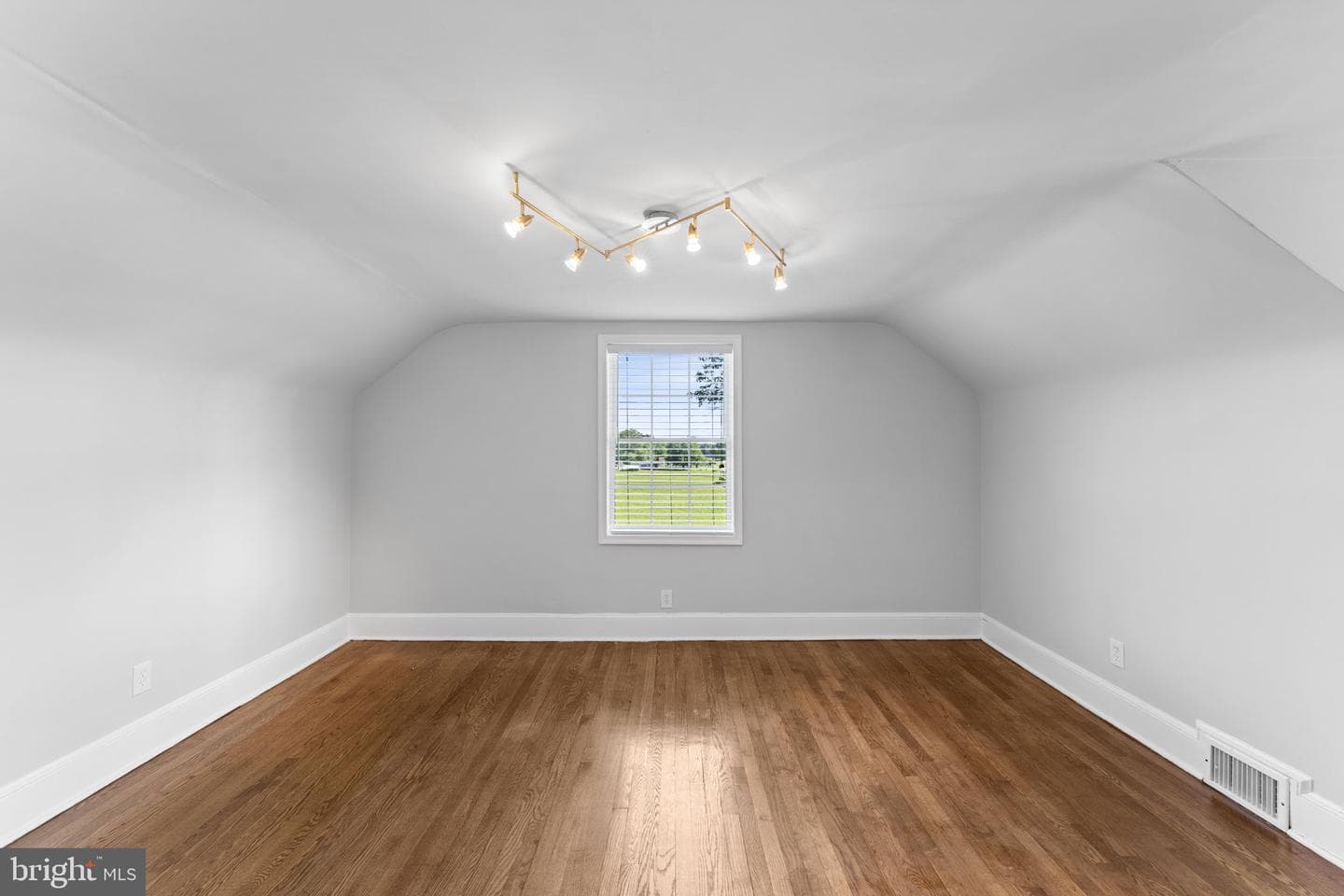 11252 James Madison Highway photo 16