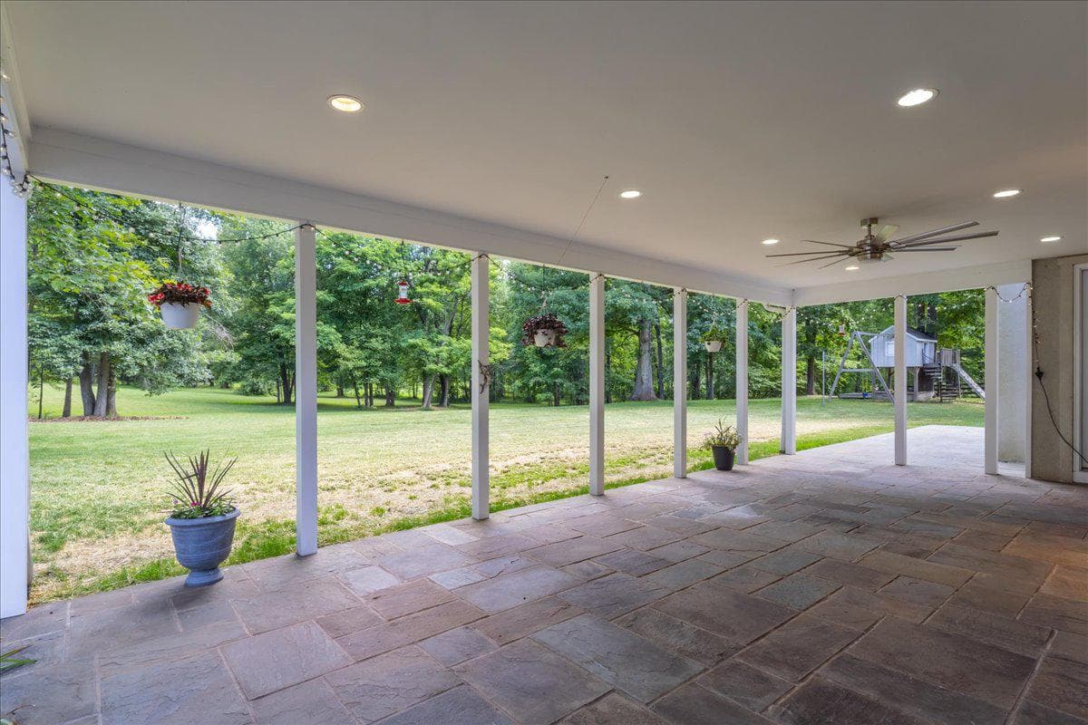 5202 Chase Lane photo 3