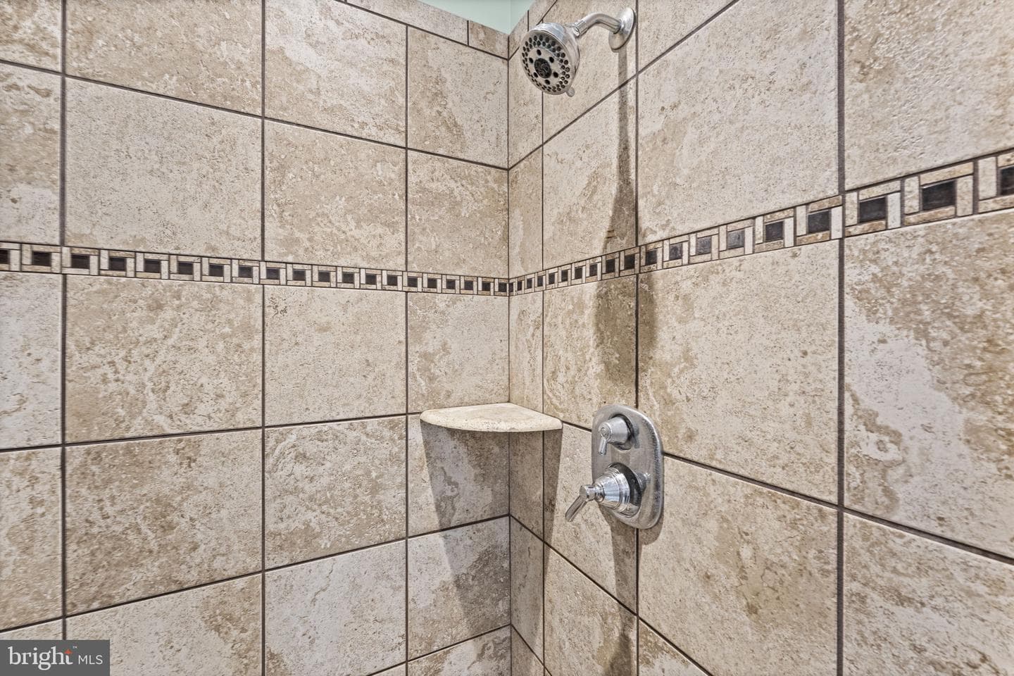 6688 Kelly Road photo 32