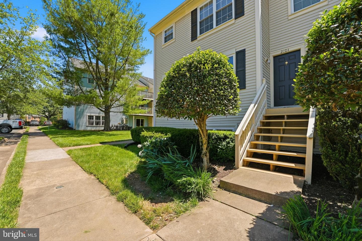 210 Fernwood Place photo 32