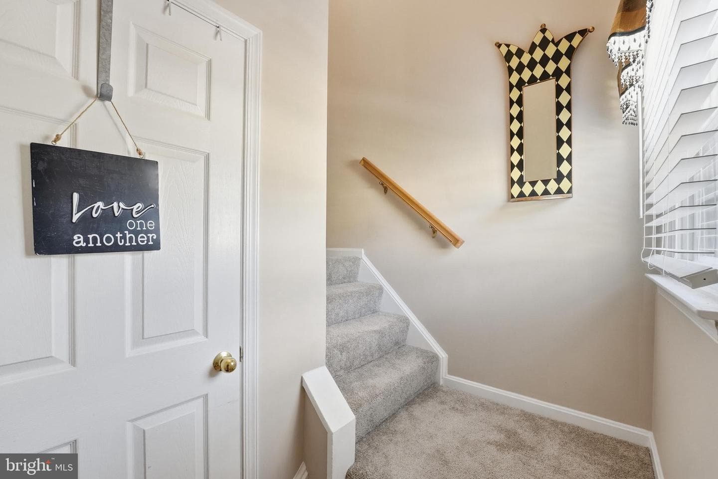 210 Fernwood Place photo 5