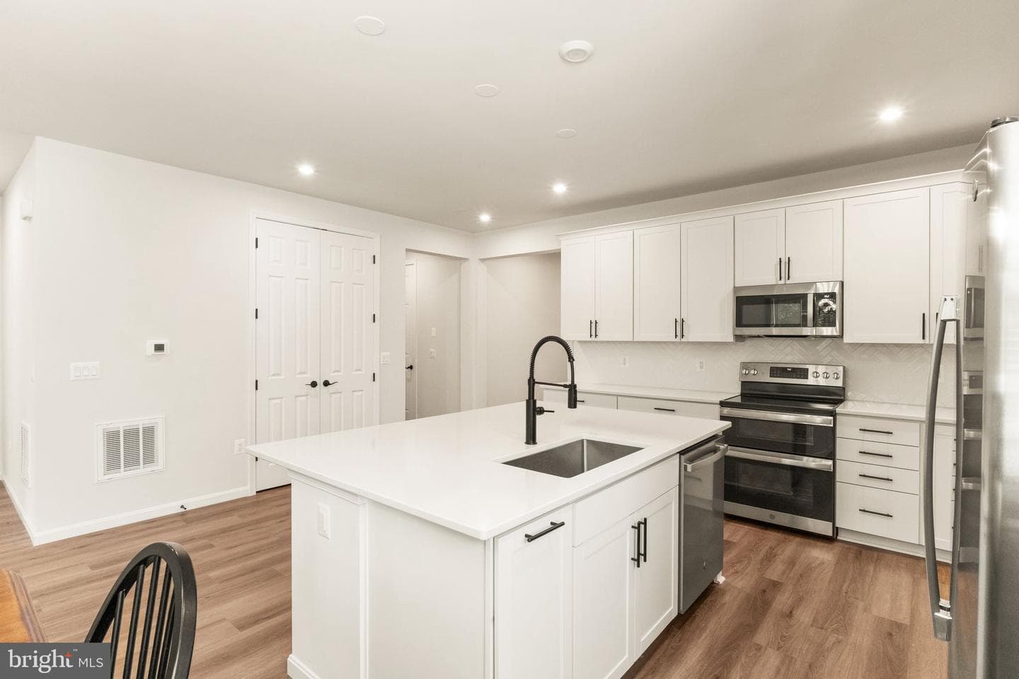 5009 Gray Fox Drive photo 6