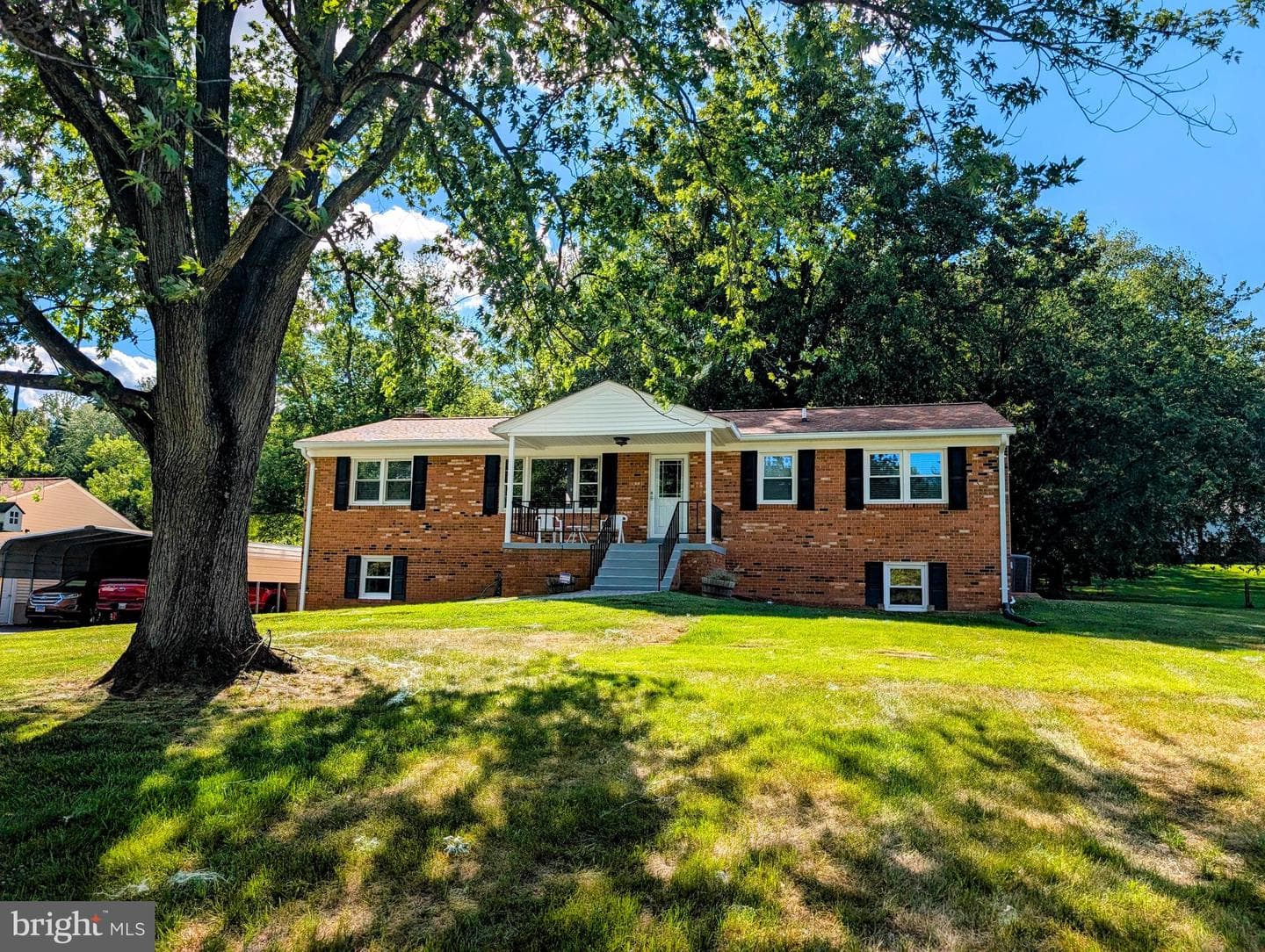 4586 Hillside Court photo 2